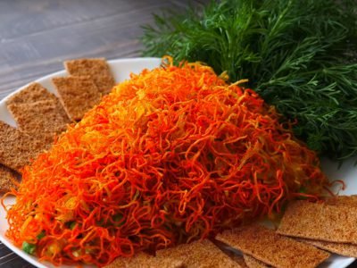 Праздничный салат «Морковка»