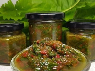 Приправа из листьев хрена и томатов