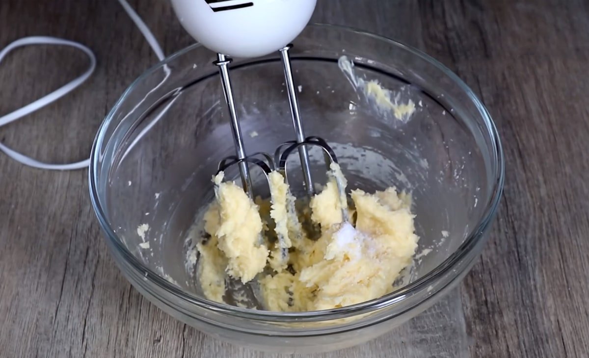 взбитое масло с сахаром