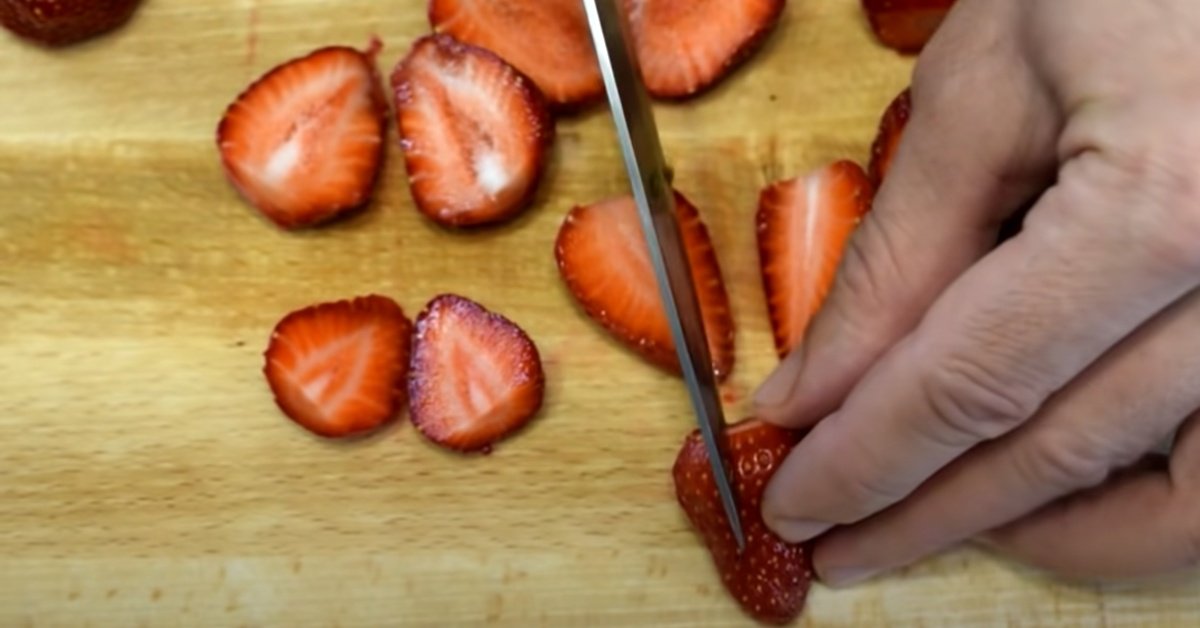 пирог с клубникой свежей