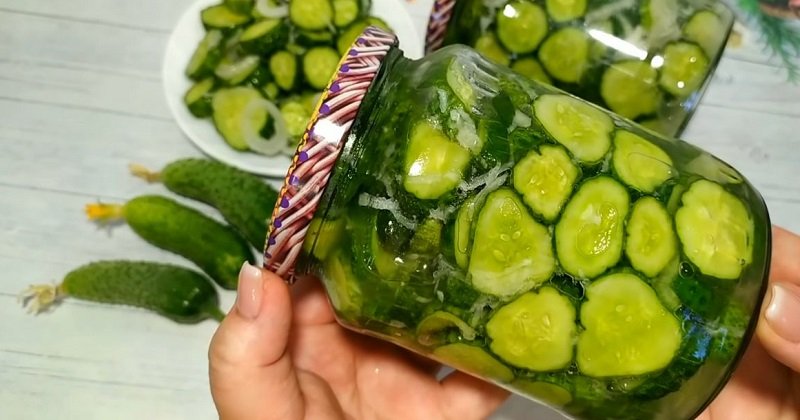 огурцы в банке