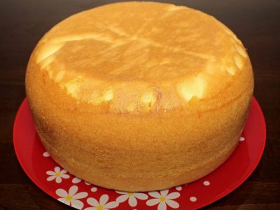Как приготовить пышный бисквит на кефире без яиц