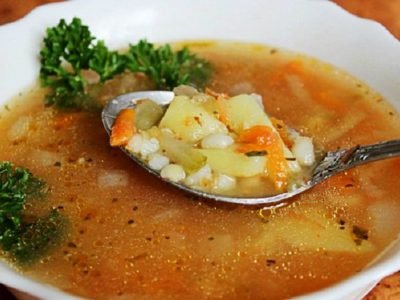 Рассольник с огурцами и перловкой