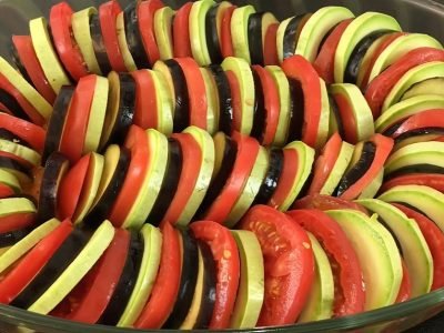 Бюджетный рататуй из кабачков под соусом в духовке