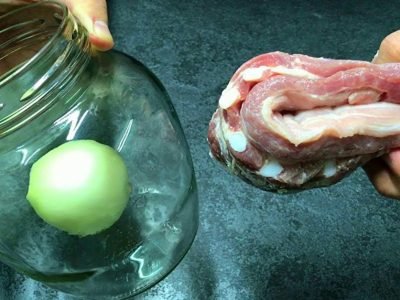 Свиные рёбра в банке в духовке