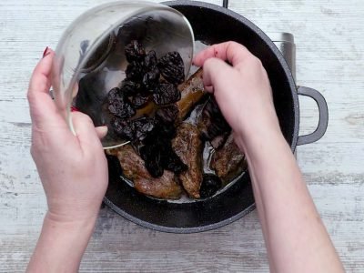 Ребрышки с черносливом