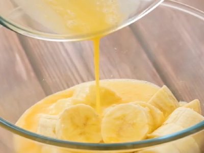 Рецепт бананового пирога на сковороде