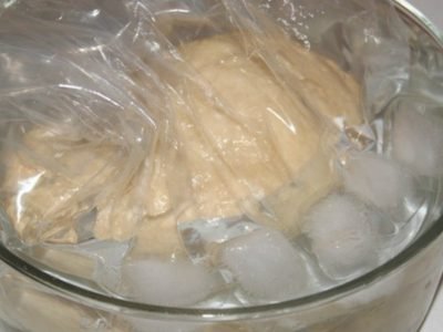 Рецепт жареных дрожжевых пирожков из ледяного теста