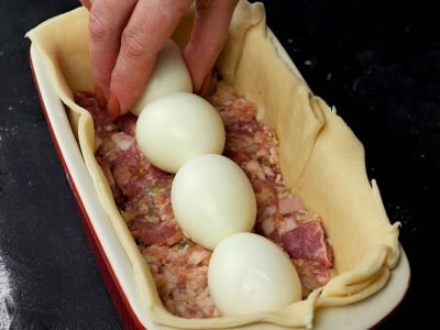 Рождественский пирог с мясом и яйцом