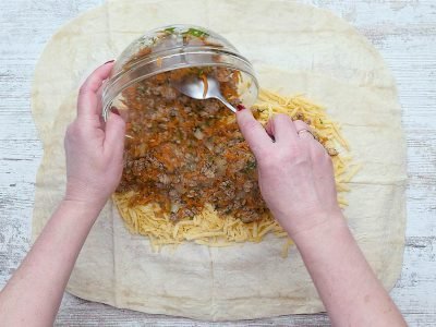 Рулет из лаваша с фаршем