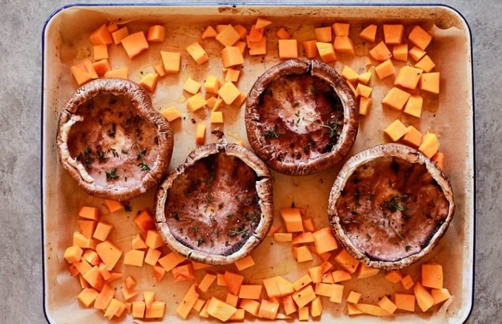 Рулет из слоеного теста