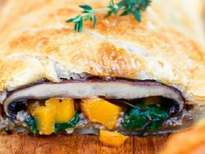 Рулет из слоеного теста с овощной начинкой