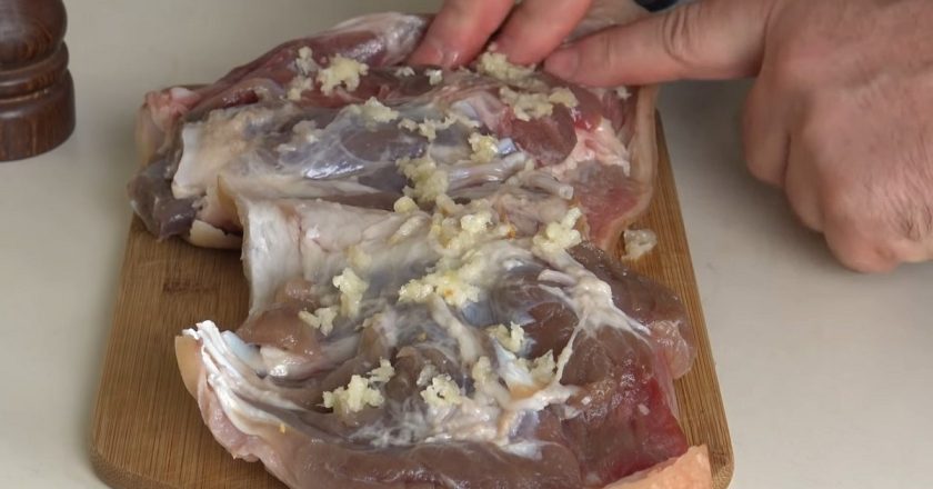 рулька с чесноком