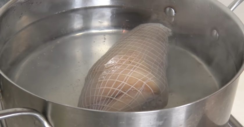 рулька в кастрюле