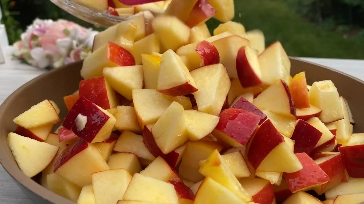 яблоки на сковороде