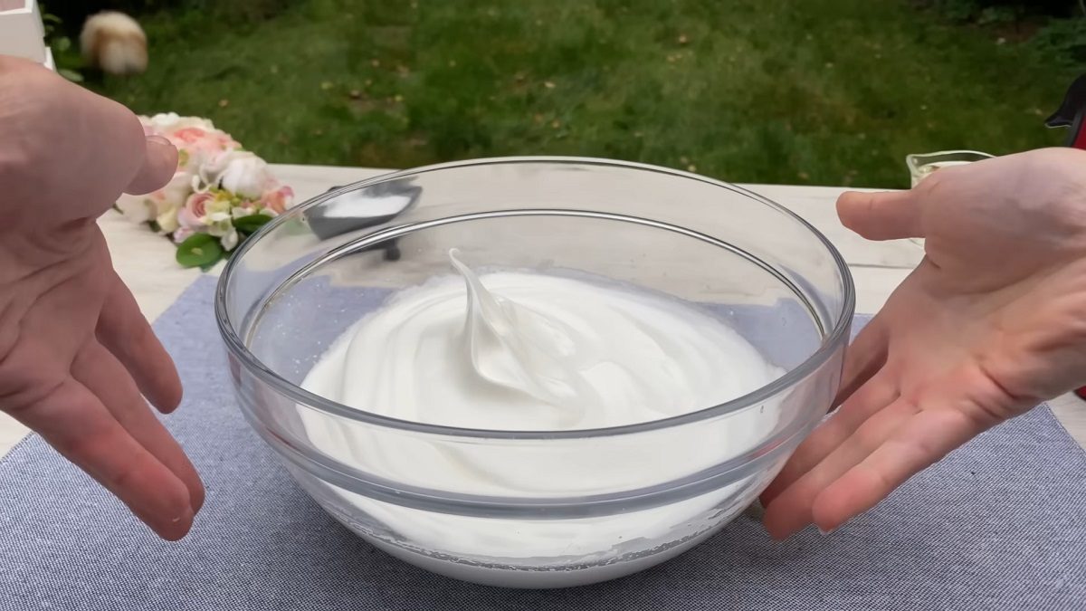 взбитые с сахаром яйца