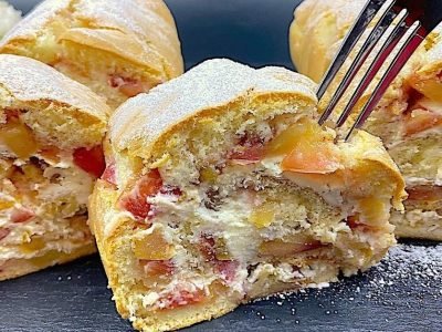 Рулет с яблоками и кремом в духовке