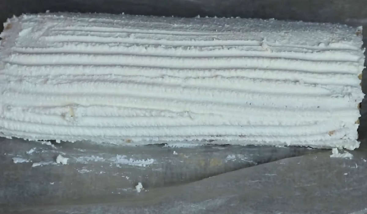 декорирование рулета творогом