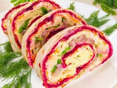 Яркий рулет «Сельдь под шубой» в лаваше