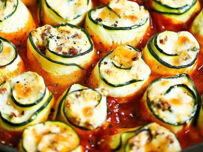 Рулетики из цукини в томатном соусе