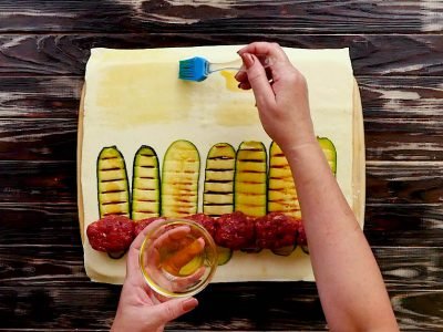 Запеченные рулетики из цукини в тесте