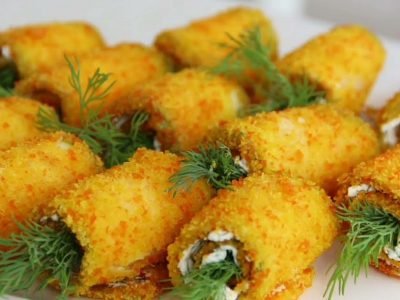Аппетитные рулетики из кабачков в панировке с сыром и укропом