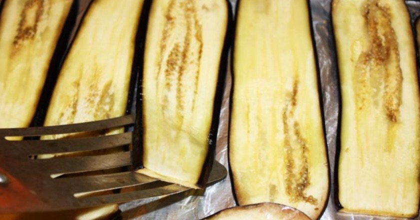 рулеты из баклажанов с беконом