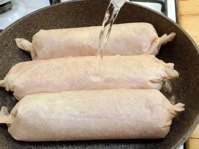 Рулеты из фарша с яйцом на сковороде