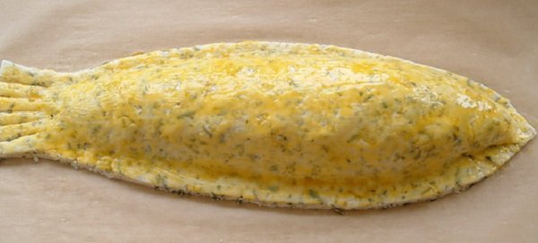 смазать тесто желтком