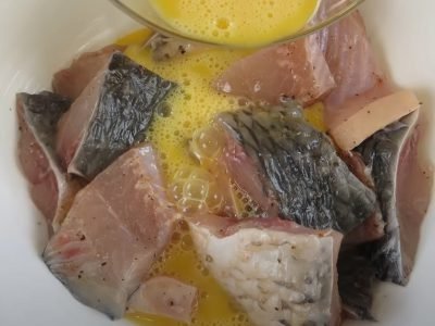 Жареная рыба в яйце