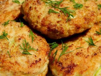 Рыбные котлеты из минтая с картошкой