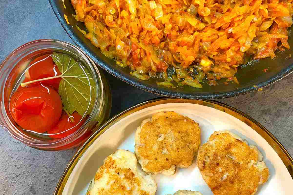 обжаренные лук и морковь