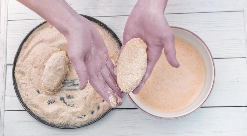 рыбные котлеты перед жаркой