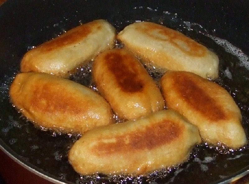 пироги с колбасками