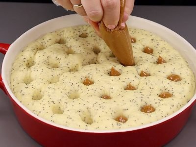 Сахарный пирог с вареной сгущенкой к чаю