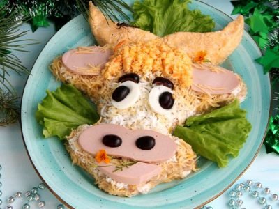 Новогодний салат «Бычок»