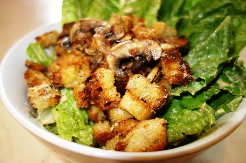 готовый цезарь с грибами