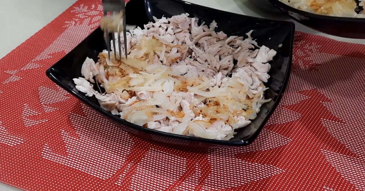 салат с копченой курицей‎