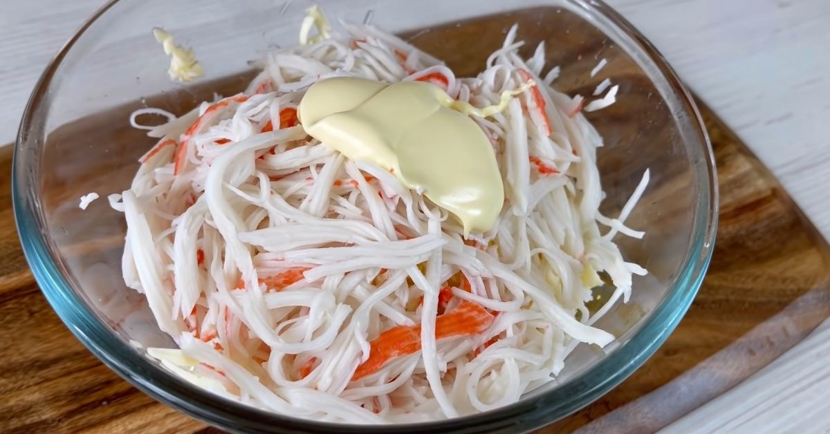 салат с крабовыми палочками