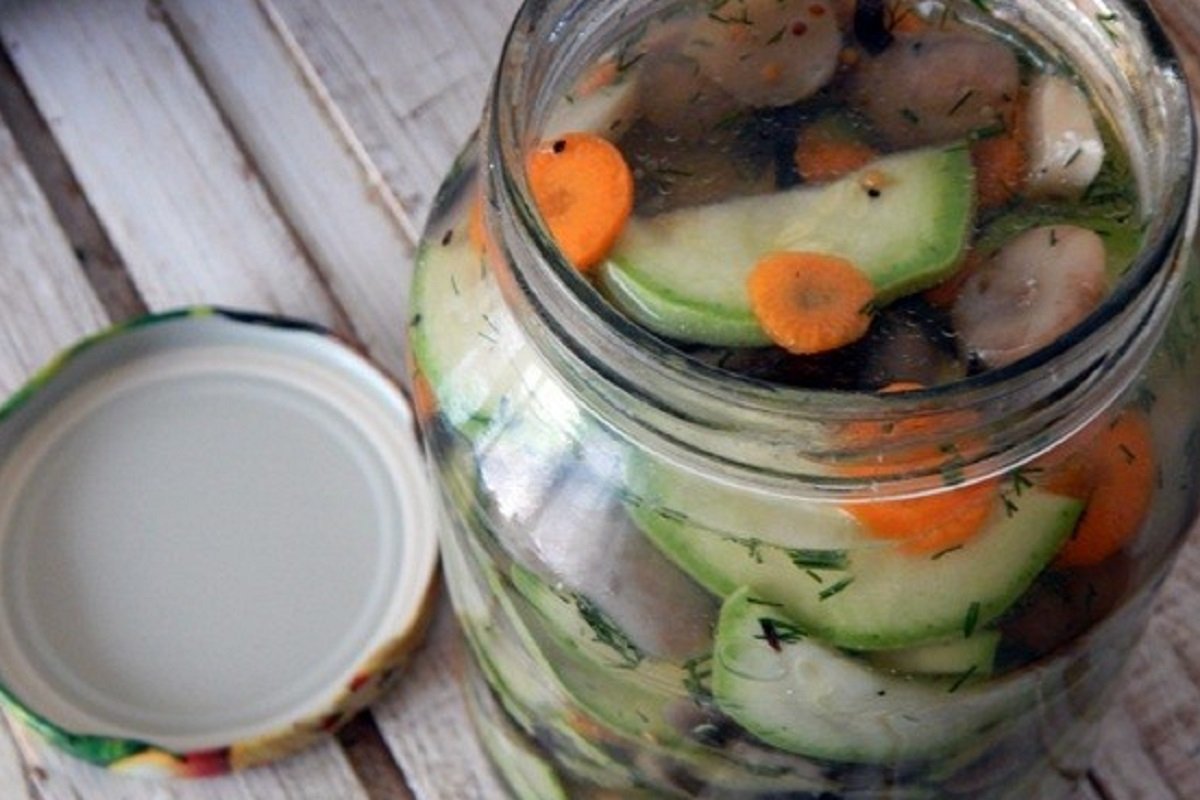 салат в банке