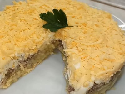 Многослойный салат из консервированной скумбрии