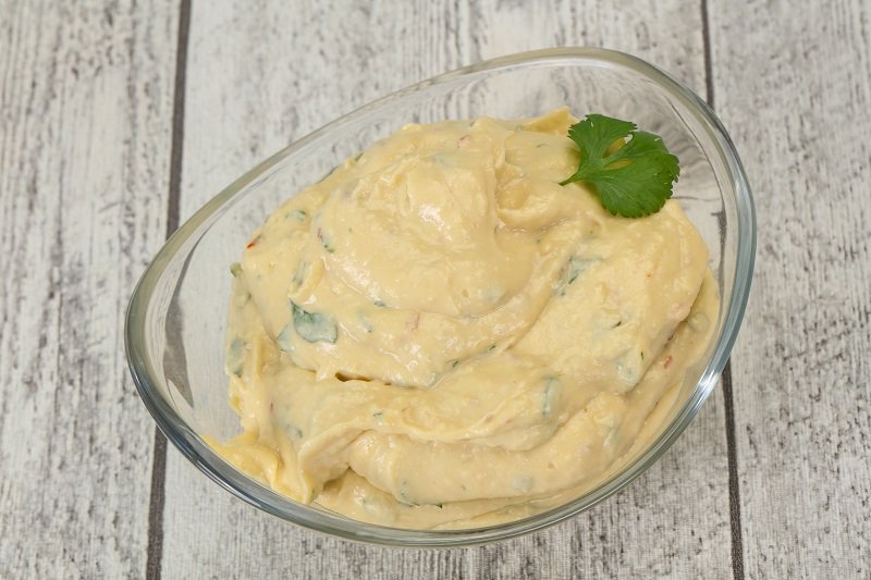 замешивание соуса