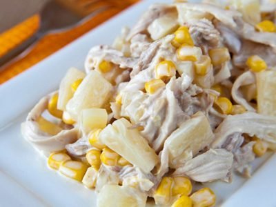 Салат из курицы с ананасом