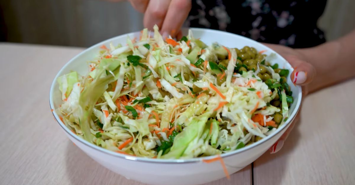 салат с молодой капустой