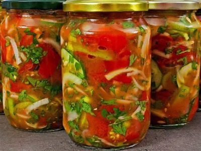 Яркий салат из помидоров, огурцов и перца на зиму