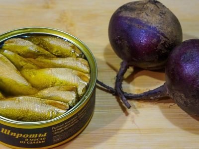 Многослойный салат из свеклы и шпротов
