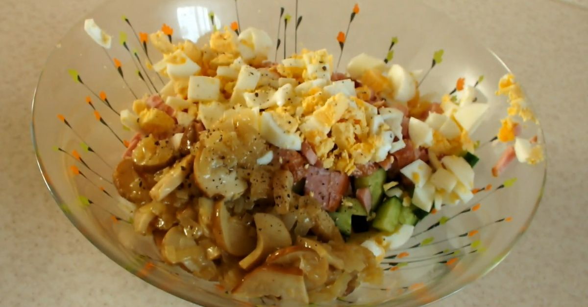 салат с ветчиной