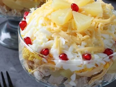 Салат «Нежность» с курицей и ананасами