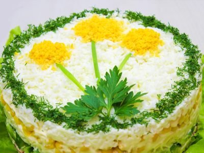 Салат «Одуванчик» с красной рыбой