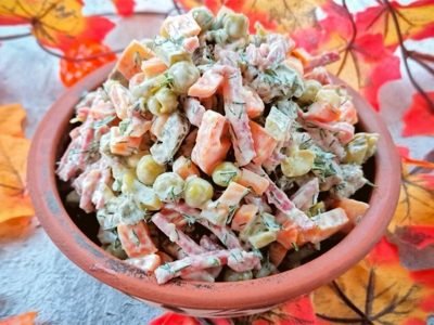 Салат «Осенний» с копченой колбасой